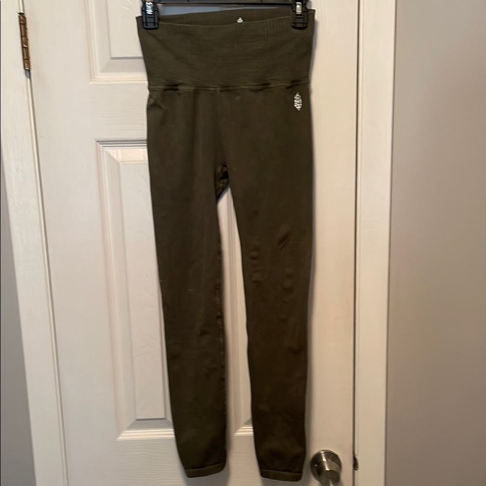 Olive Green Women’s Free People Leggings almost new❤️